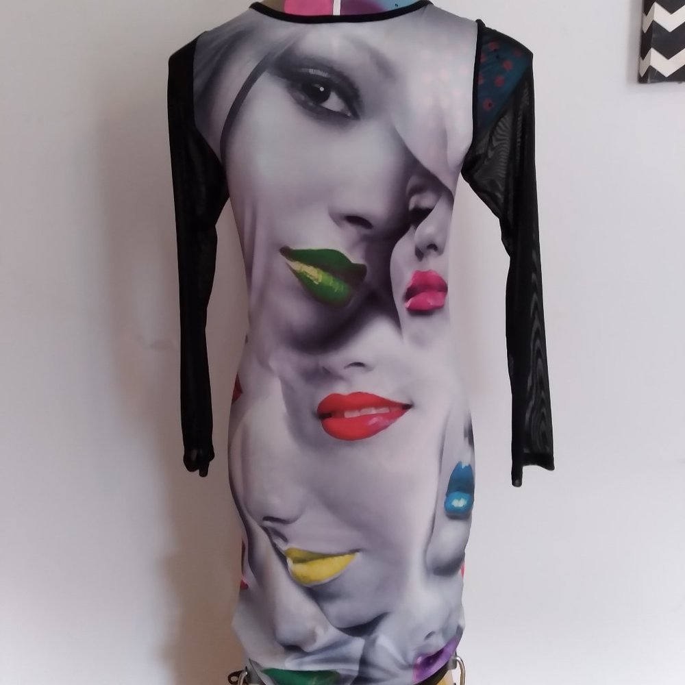 WOMANS CLOTHING - Picture 3 of 16